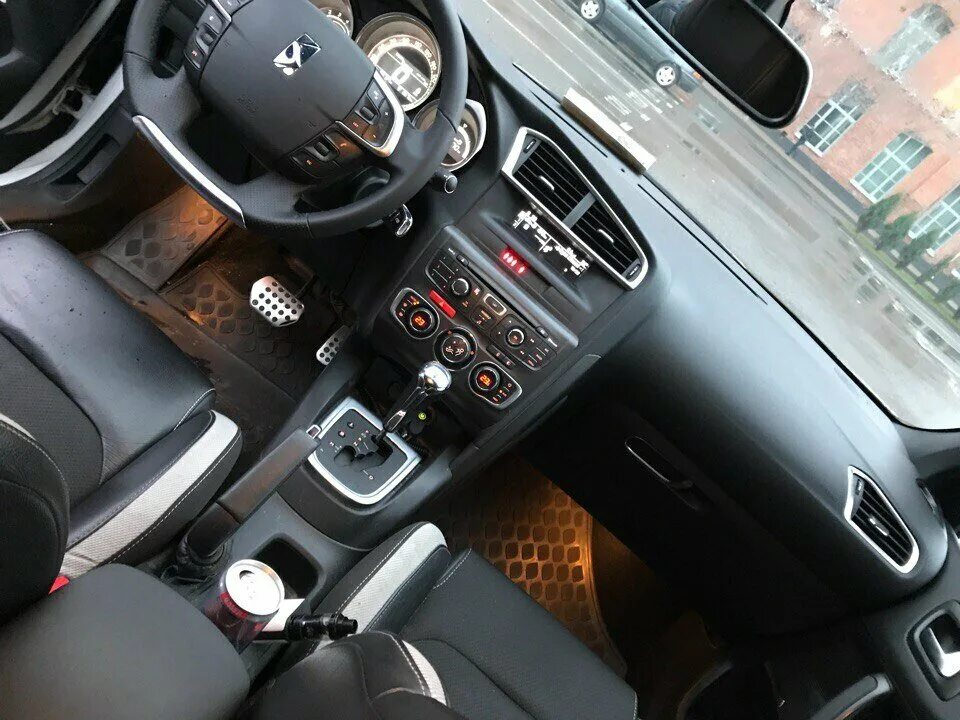 салон citroen ds3 2010. ситроен дс 4 2012. ситроен с4 2010 комплектация оптимум фото. стоит ли брать ситроен. стоит ли брать ситроен.