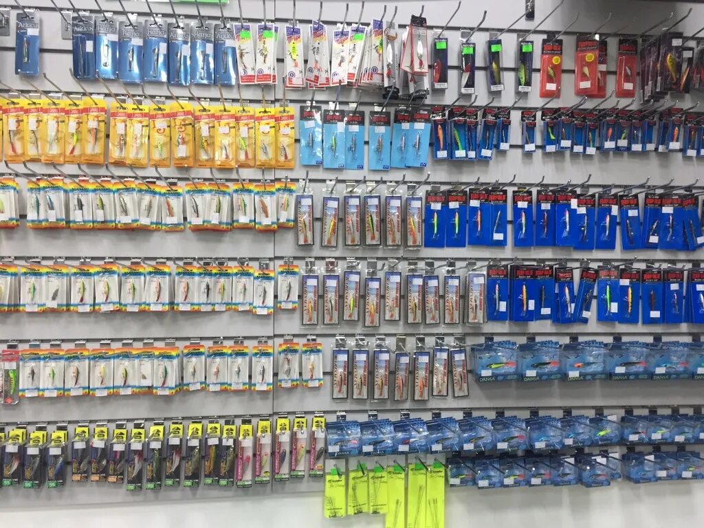 Рыболовный магазин. Рыболовный стеллаж. Рыболовный магазин. Рыбацкие магазины в новосибирске. Рыбацкие магазины в новосибирске.