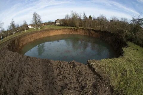 Карстовые провалы