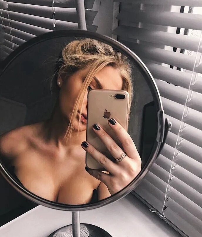 Selfie mirror