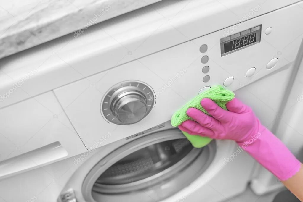 Какой ток в стиральной машине. Перчатки на стиральной машинке. Стиральная рвет вещи. Стиральная машина ток. Мытье стиральной машины алгоритм.