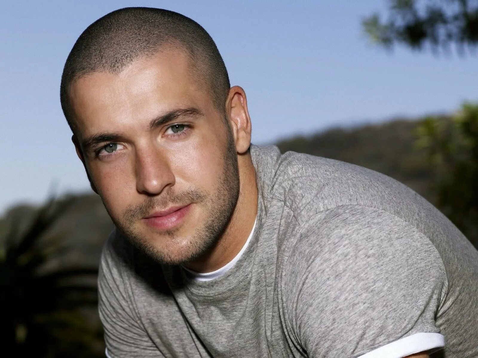 Волосы 6 мм. Shayne Ward. Причёски мужские короткие. Короткие стрижки мужские под машинку. Спортивная стрижка мужская.