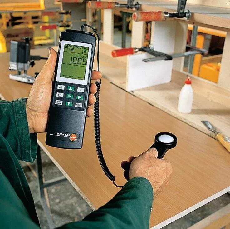 Пониженная освещенность рабочей зоны. Повышенный уровень освещенности. Нормы искусственной освещенности дошкольных учреждений. Норма искусственной освещенности для люминесцентных ламп. Уровень искусственной освещенности на земле.