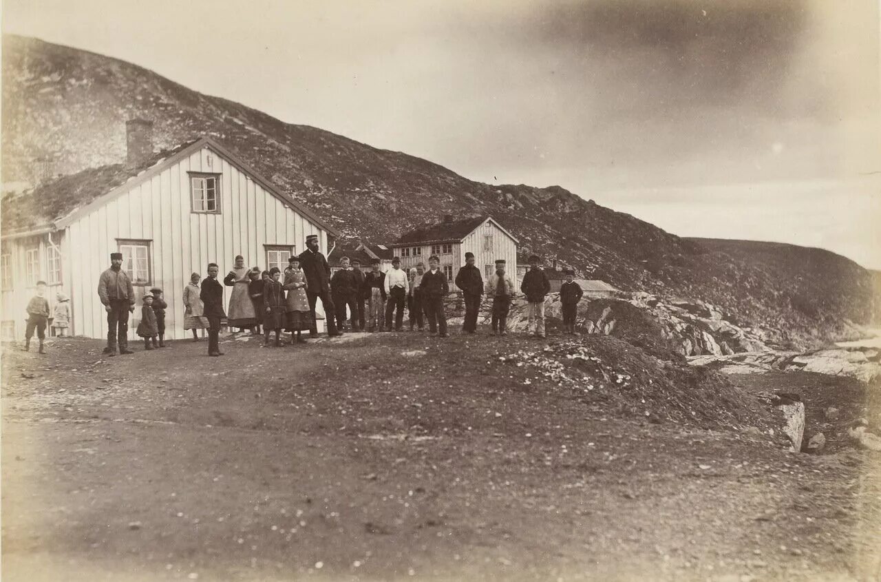 Старый шарой. Поселок Нунлигран Чукотка. Старые фото. Фотографии 1880. 1880 Год деревня.