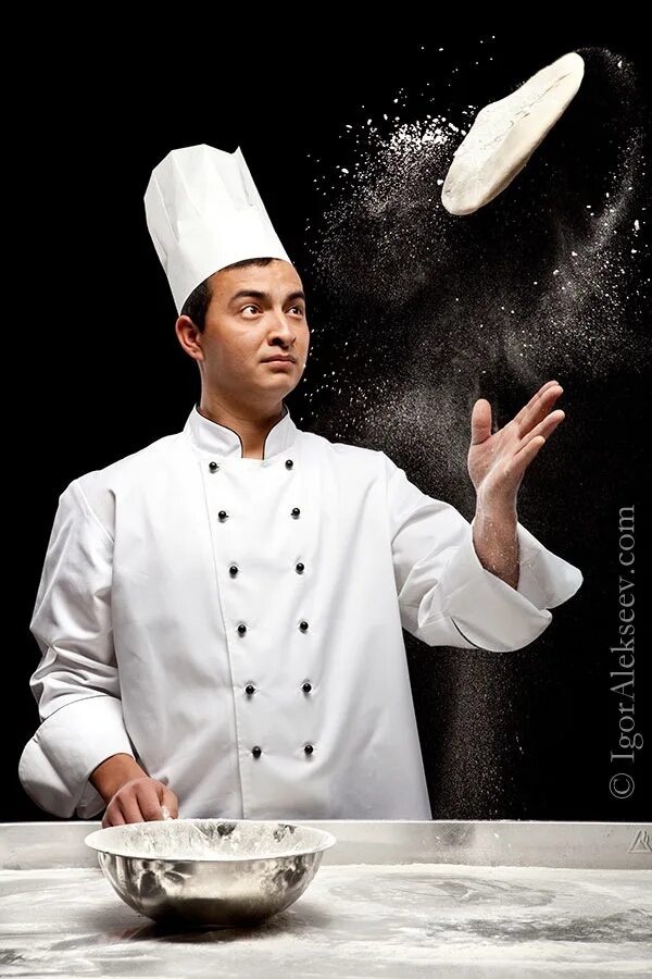 крутой повар. красивый повар. скульптура повара в восточной кухни. кулинарные способности. креативные фотосессии на кухне.