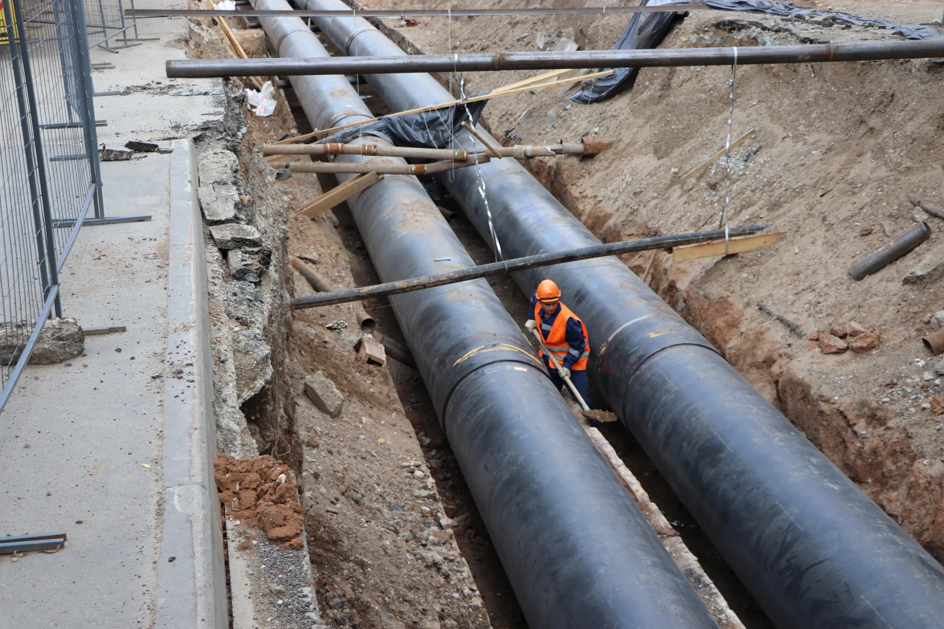 Магистраль тепловая под дорогой. Пермь теплотрасса. Пермские тепловые сети. Новая теплотрасса. Пермские тепловые сети.