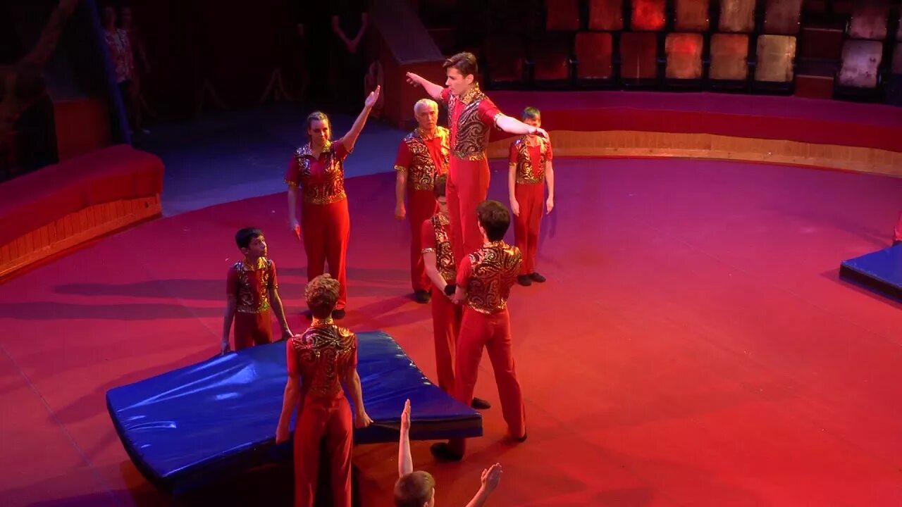 Дк каскад цирк. Цирк каскад нововоронеж. Арлекино челябинск цирковая студия. Цирковой кружок "каскад". Моноциклы цирковая студия.