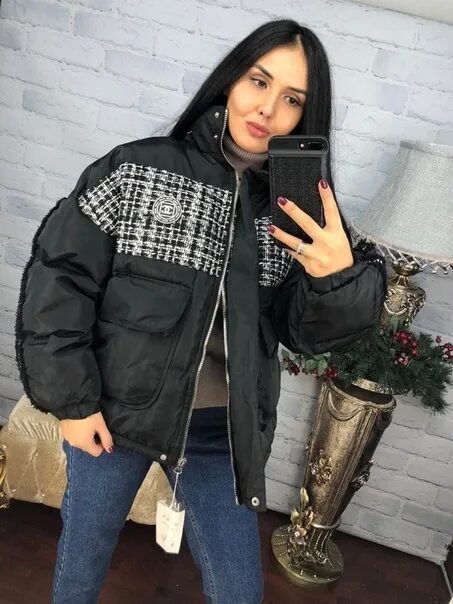 Куртка chanel. Луи виттон виттон куртка светоотражающая. Куртка с буквами женские. Пуховик с буквой f. Куртка с буквами женские.