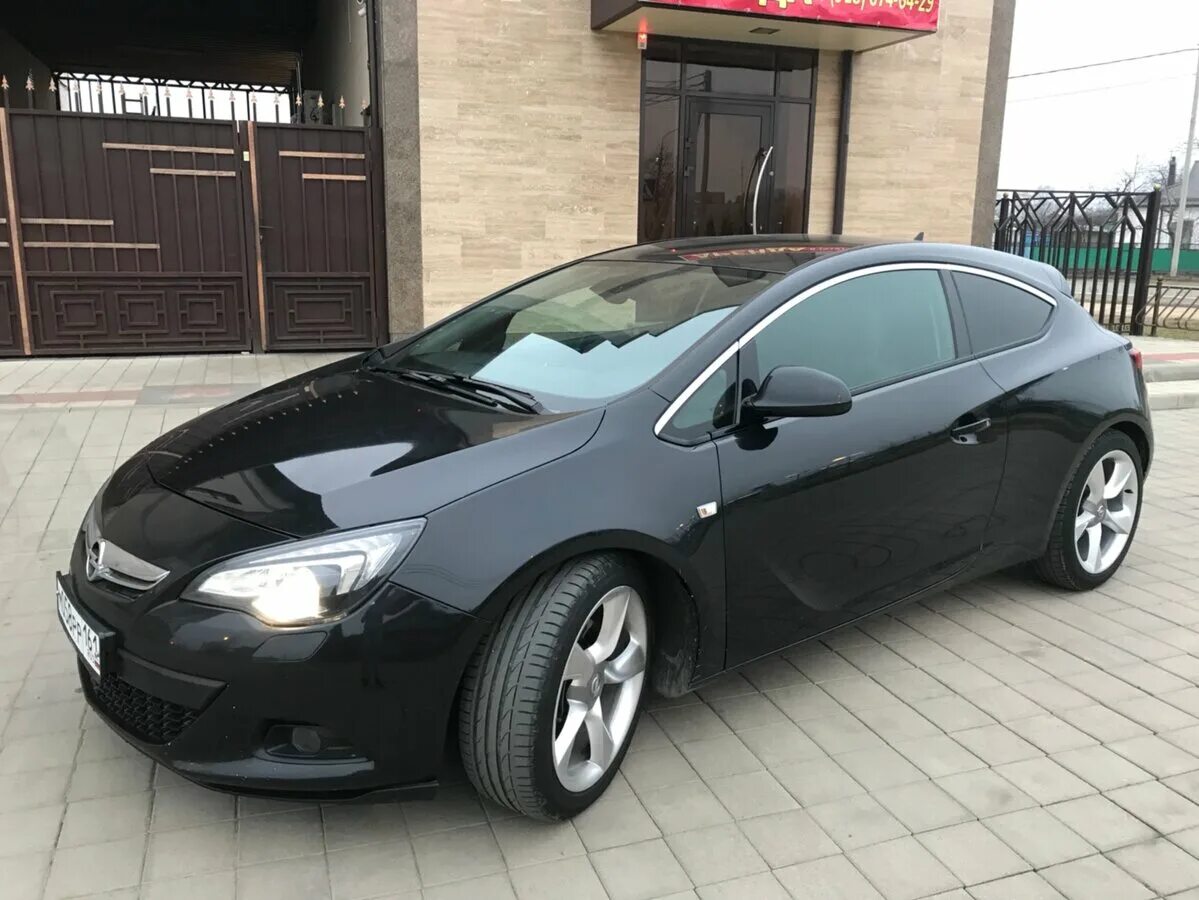 Opel черный.