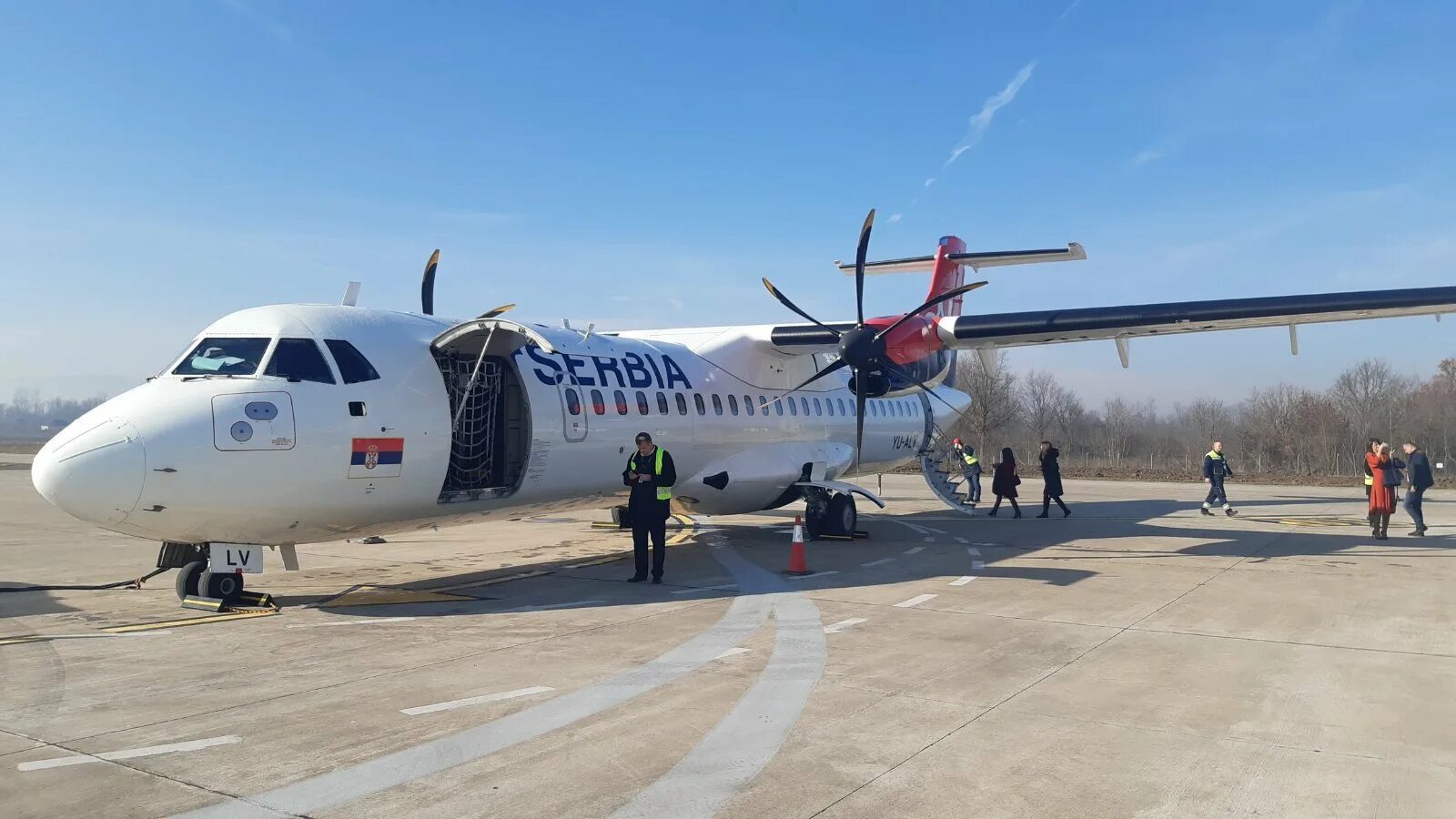 АИР Сербия самолеты. Самолет «Air Serbia» в Сербии. Air Serbia винтовой самолет. Air Serbia Москва Белград.