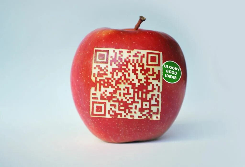 Креативные QR. Креативный QR код. Код яблока. Qr код apple