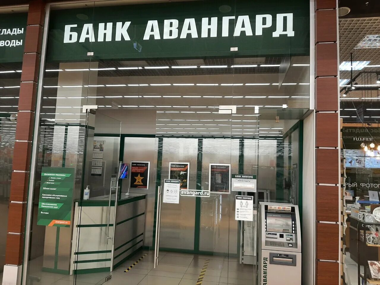 Мельникайте 125 тюмень. Республики 171/3 тюмень. Финам банк. Советская 54 тюмень втб. Банк втб ленина 38 тюмень.