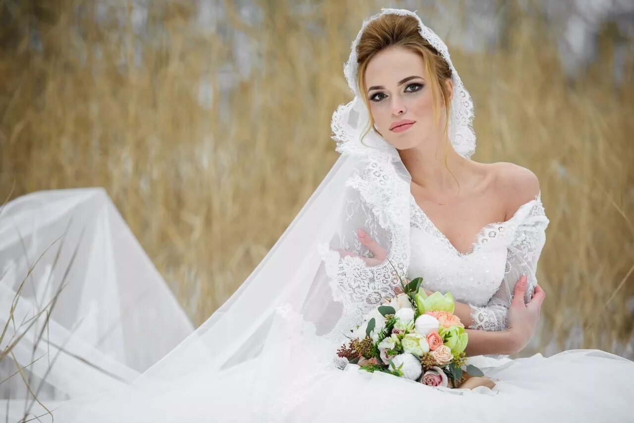 Невеста. Красивые русские невесты. Самые красивые невесты России. Самые красивые невесты фото. Невеста с фатой макияж красивая.