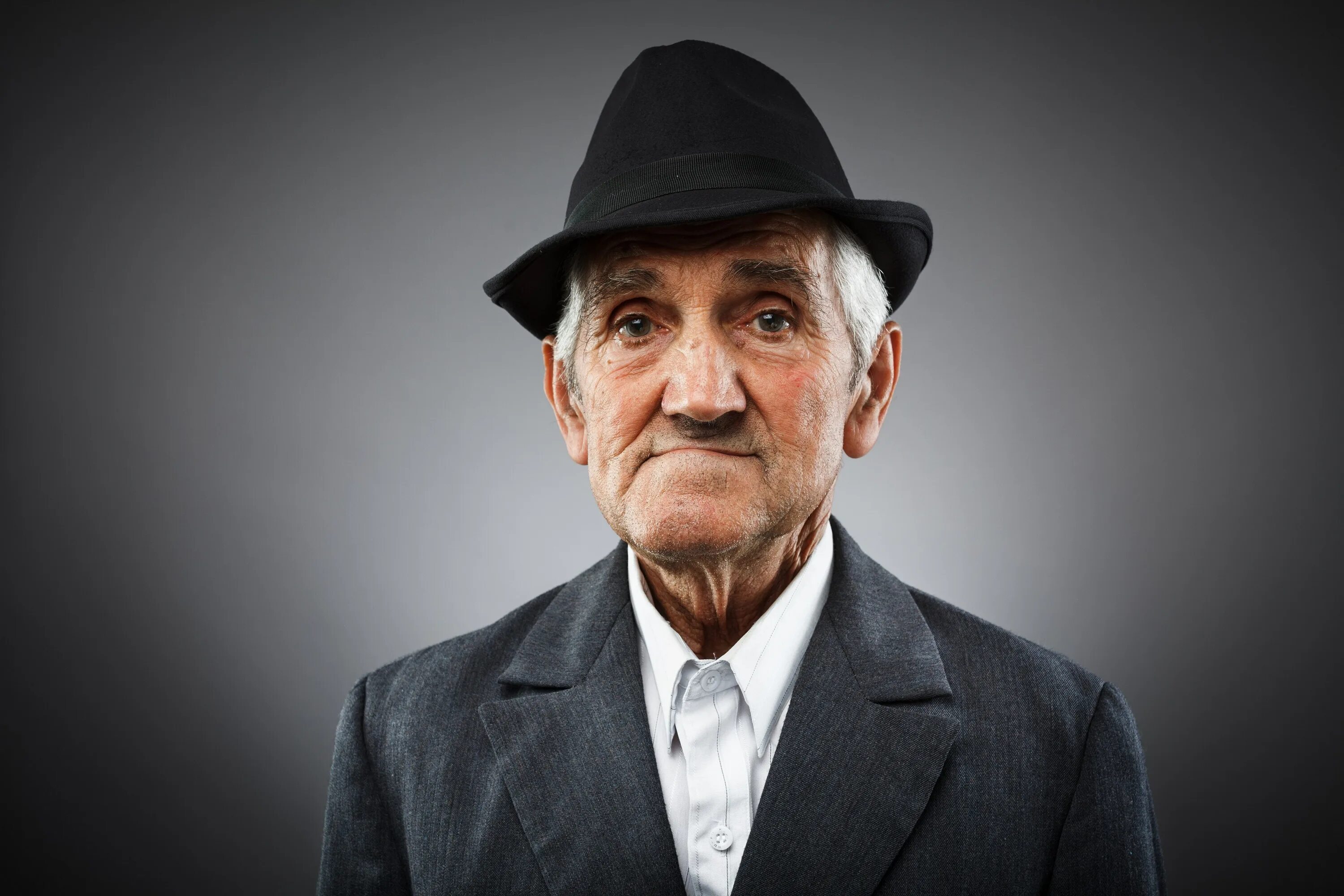 Фотопортрет дедушки. Портрет пожилого мужчины. Фотопортрет старика. Старик в шляпе. Как называют старых мужчин