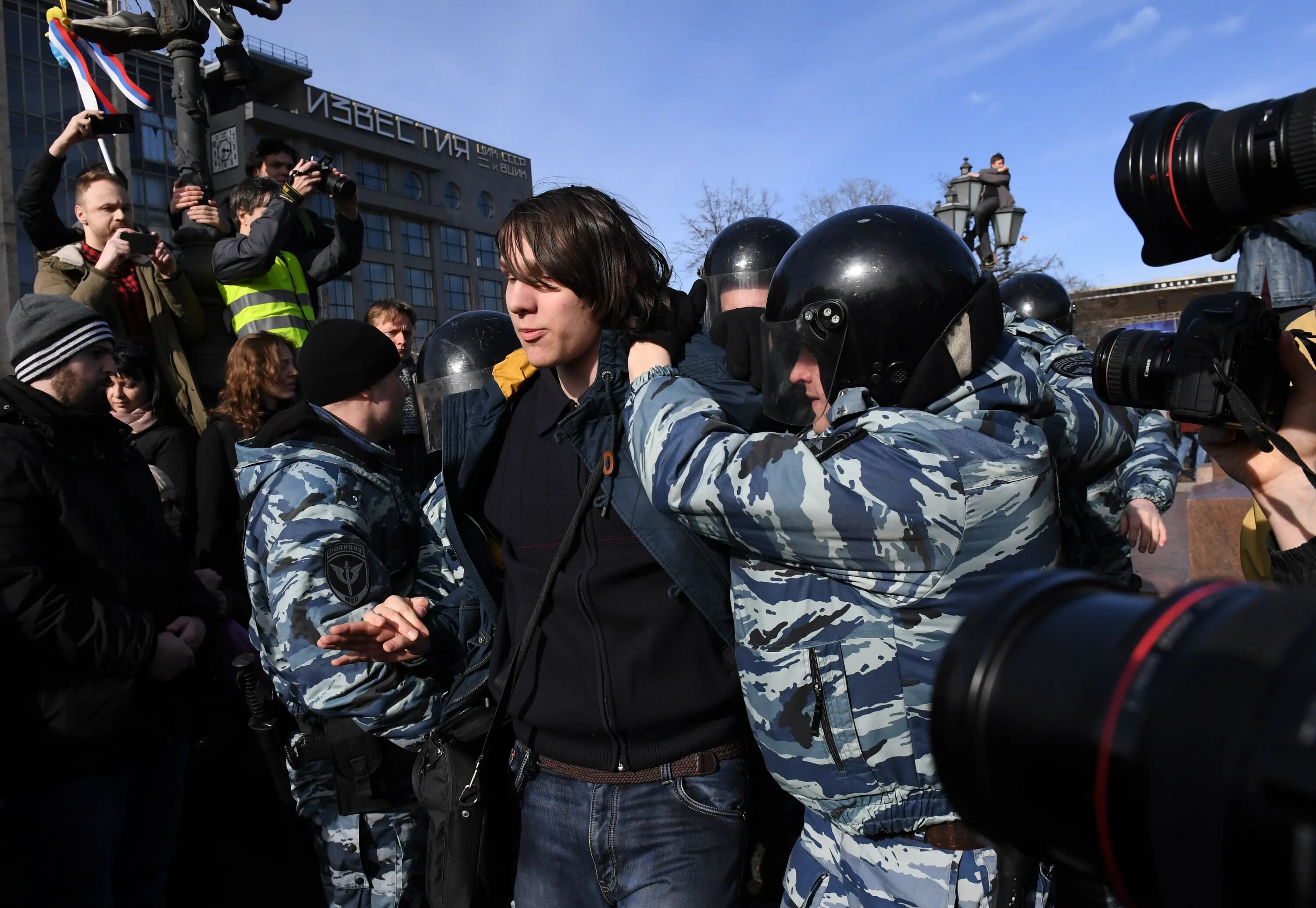 Ситуация в России одним фото. Несанкционированное мероприятие в Москве на Пушкина. Съемка из Космосов митингов в Москве РИА новости.