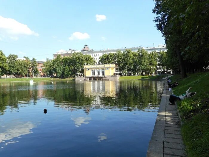Патриаршие пруды 2. Парк патриаршие пруды москва. Патриаршие пруды панорама. Патриаршие пруды парк. Патриаршие пруды парк.
