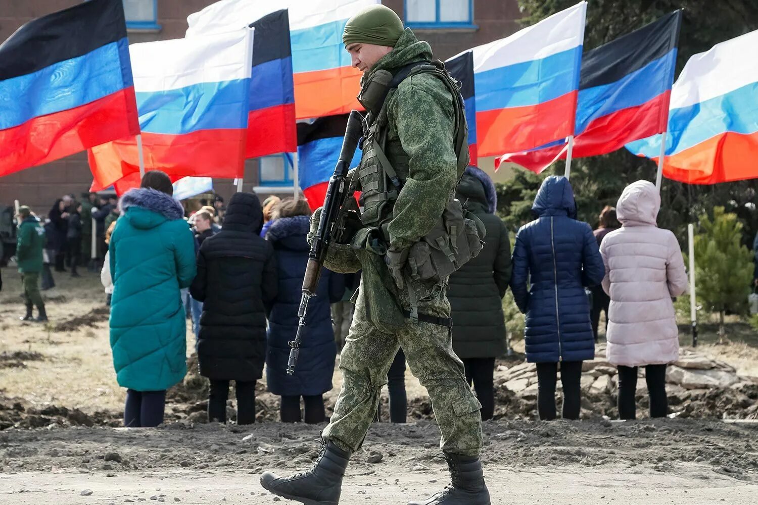 Почему россия станет украиной. Украинские военные. Солдаты России. Российские военные на Украине.