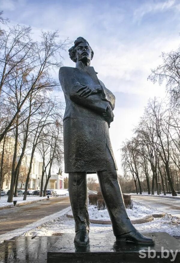 Памятник Максиму Богдановичу в Минске. Памятник Максиму Богдановичу в Ярославле. Памятник Максиму Богдановичу в Ялте.