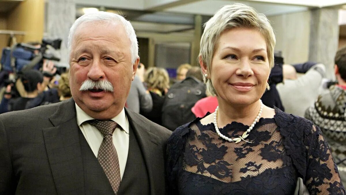Сколько лет детям якубовича. Марина видова якубович. марина видова жена якубовича. молодая жена леонида якубовича. галина антонова жена якубовича.