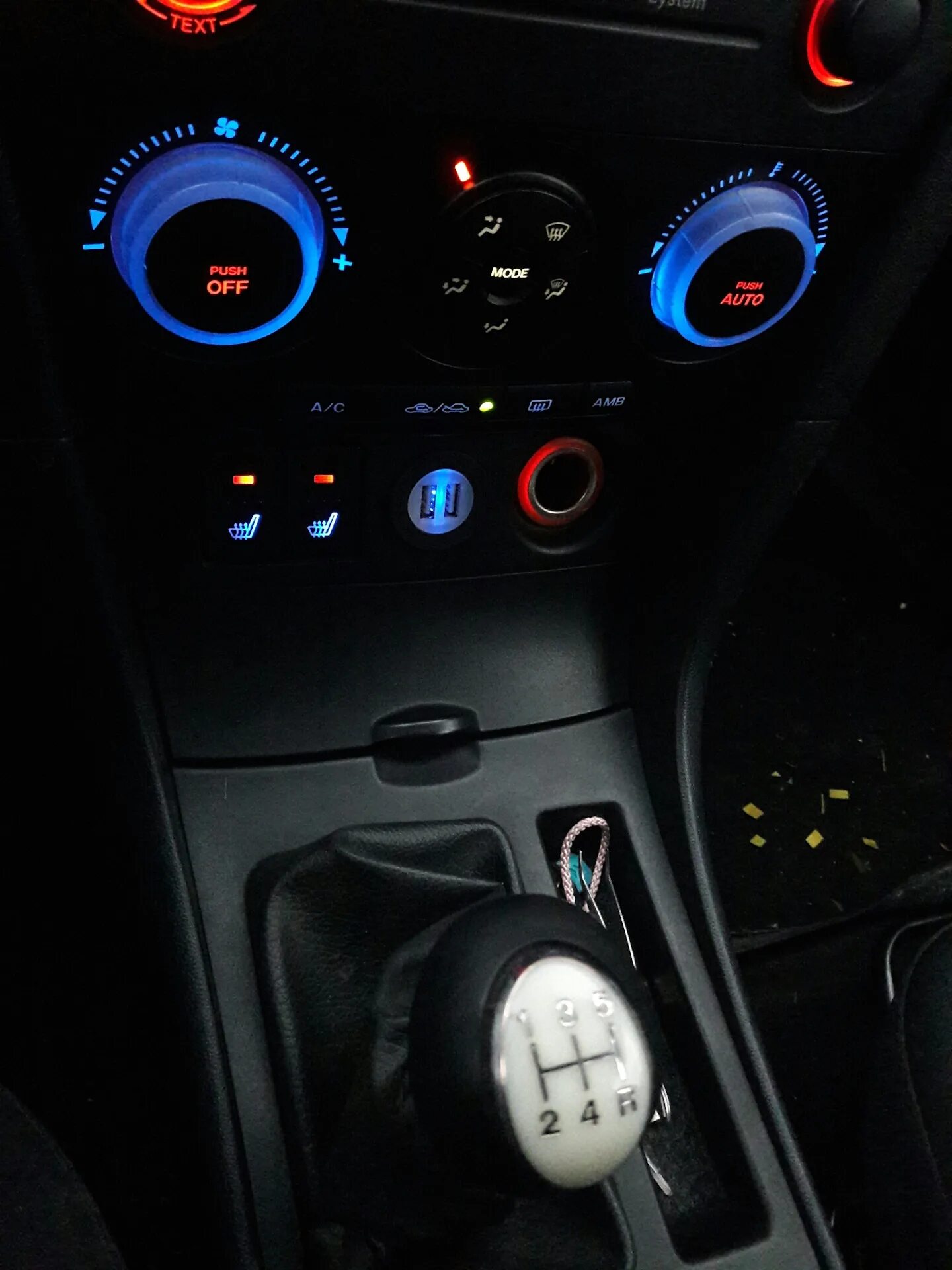 Кнопки мазда 3 бк. Подсветка консоли Мазда 3 БК. Подсветка кнопок Мазда 3 BK. Mazda 3 BK Пересвет салона. Подсветка центральной консоли Мазда 3 BK.