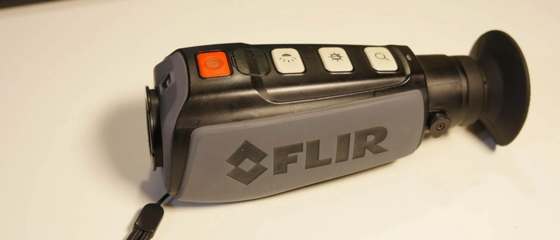 Тепловизор для охоты бу на авито. FLIR 32 тепловизор гляделка. Тепловизор FLIR k1. Тепловизорный прицел FLIR RS 32. Флир Скаут ps24.