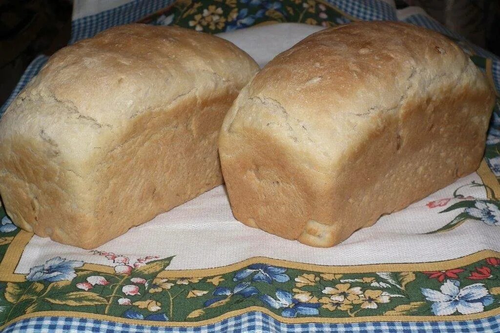 Домашний хлеб. Домашний хлеб в духовке. Домашний хлеб в форме. Дрожжи для хлеба.