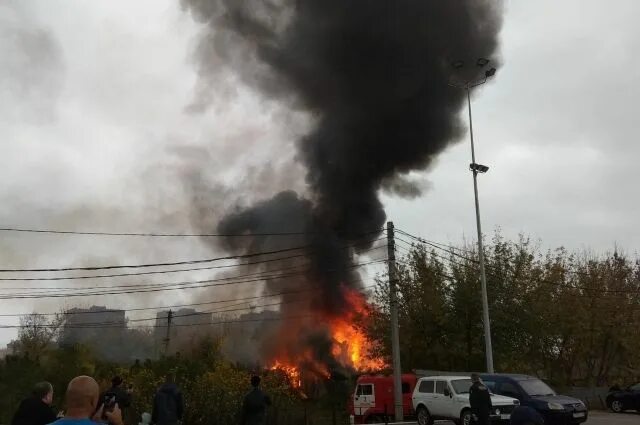 Пожар на Московском шоссе Рязань. Пожар на Ряжском шоссе сегодняшний Рязань. Пожар в Рязани сейчас на Московском. Рязань пожар сегодня Московский. Нефтебаза в рязани горит сегодня