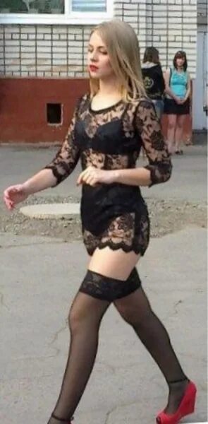 выпускницы пикантные. школьницы выпускной. короткое платье задралось. девушки летом в коротких шортах. без них видео.