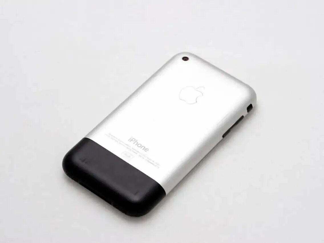 Первый iphone год выпуска. Iphone 1s. Iphone 1 2007. Эпл 1 айфон. Iphone 1g 2006.