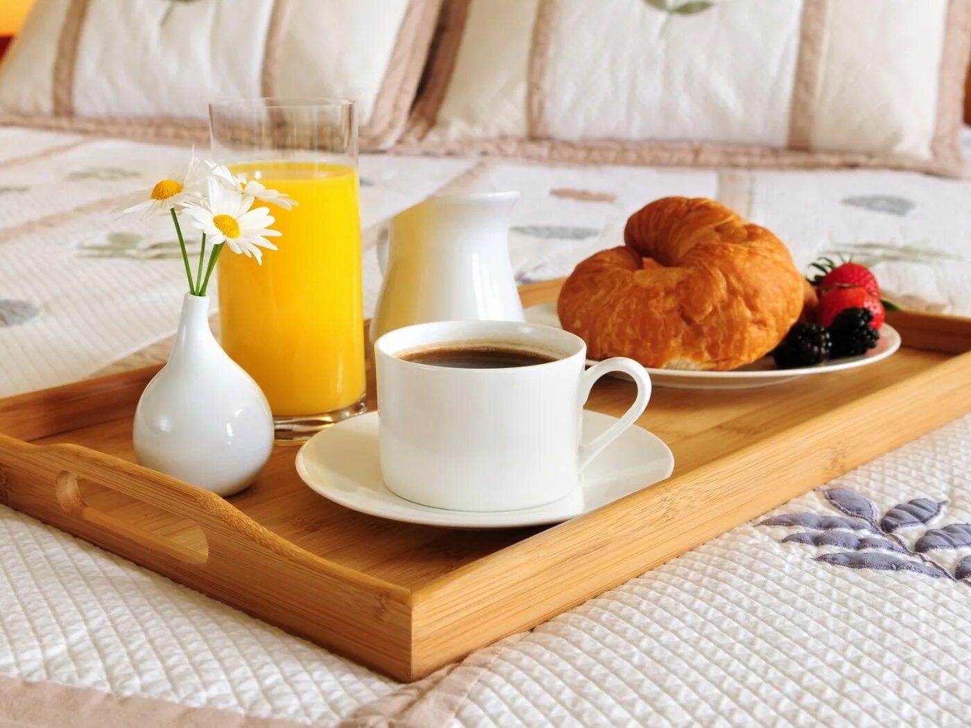 Пожелания хорошего утра в картинках. Завтрак в постель. Открытки с добрым утром. Кофе в постель. Чай в постель.