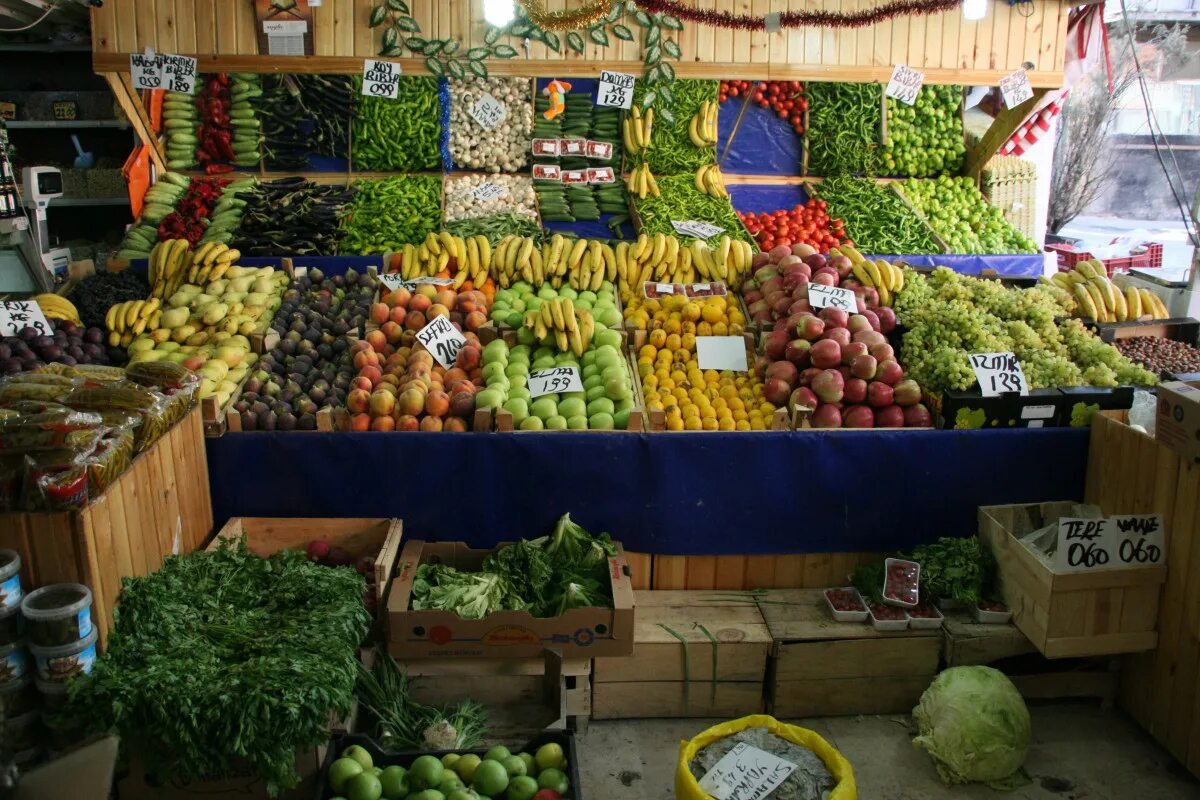 На рынке. Продуктовый магазин. Овощи на прилавке. Рынок одежды. Открою магазин на рынке.