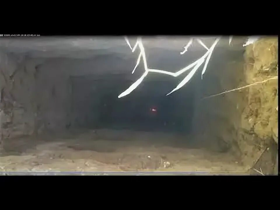 Нашла странную дыру в стене. В горах Ингушетии нашли таинственную пещеру. Самое большое помещение загадочное с дыркой в потолке. Дыры они загадочные пока. Туннели найдены в Ингушетии.