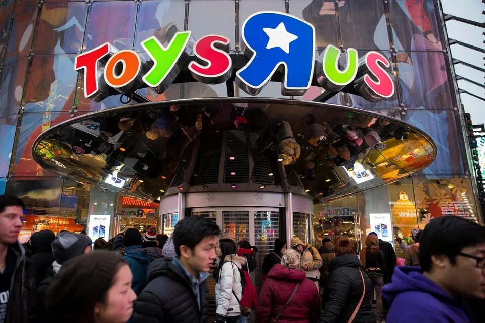 Компания toy. Американские магазины игрушек. Магазин игрушек в США. Магазин Дисней в Америке. Детский магазин игрушек Америка.