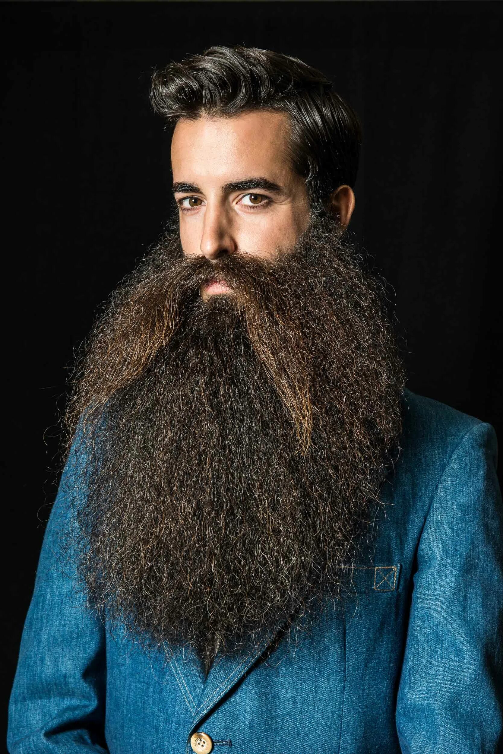 Длинная бородка. Ханс Лангсет борода. Длинная борода. Огромная борода. Бородатый человек.