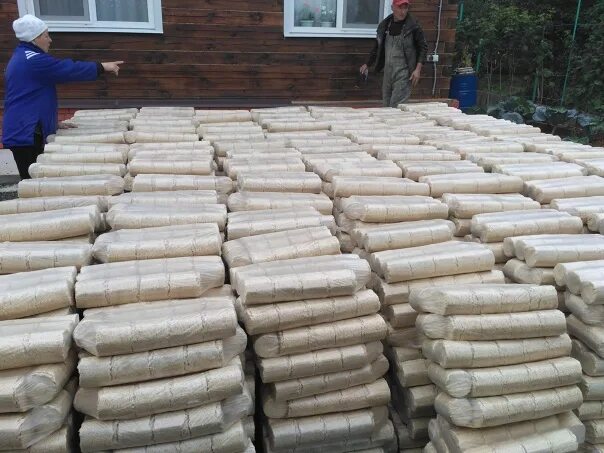 Топливные брикеты склад. Топливные брикеты ruf хвойные. Топливные брикеты лдк. Топливные брикеты руф паллет. Брикеты пини кей.