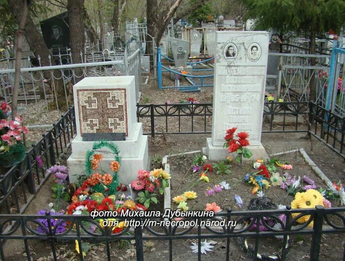 Надгробие егора летова. Где похоронили летова. Могила егора летова в омске. Могила егора летова в омске. Егор летов могила.