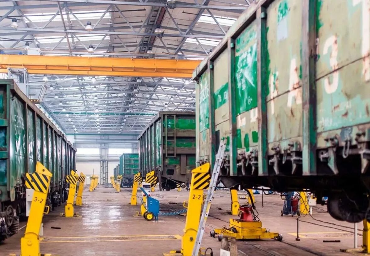 Ремонтное вагонное депо грузовых вагонов. Пассажирское вагонное депо москва. Вагонное депо череповец. Ремонт в вагонном депо. Железнодорожное депо эд4м.