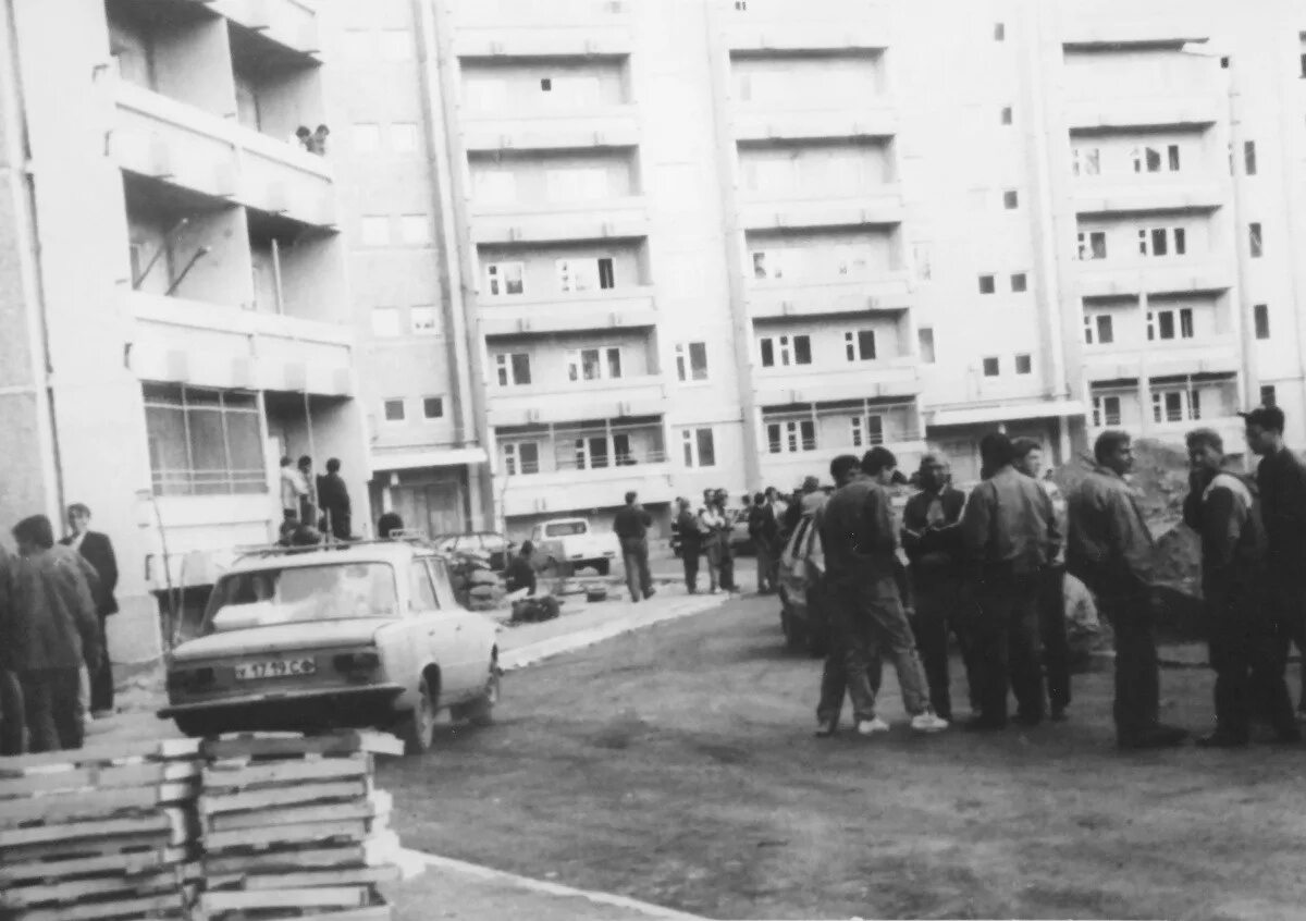 7 июня 1992 года. Захват афганцев домов на таганской екатеринбург. афганцы на таганской 55-57 1992. захват домов на таганской афганцами. захват домов афганцами в екатеринбурге.