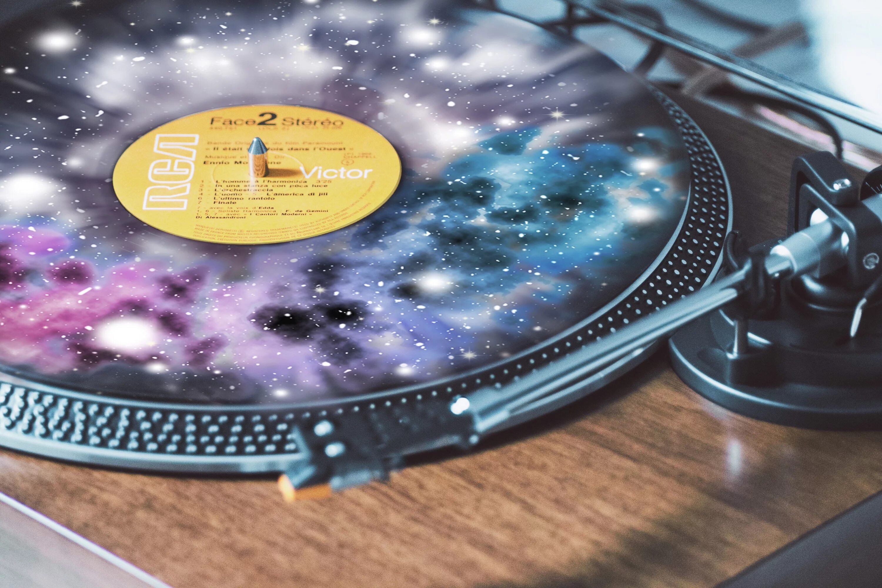 звуки космоса. слушать лучшую космическую музыку. сюжетная композиция космос. мужчина космос. космическая на синтезаторе.