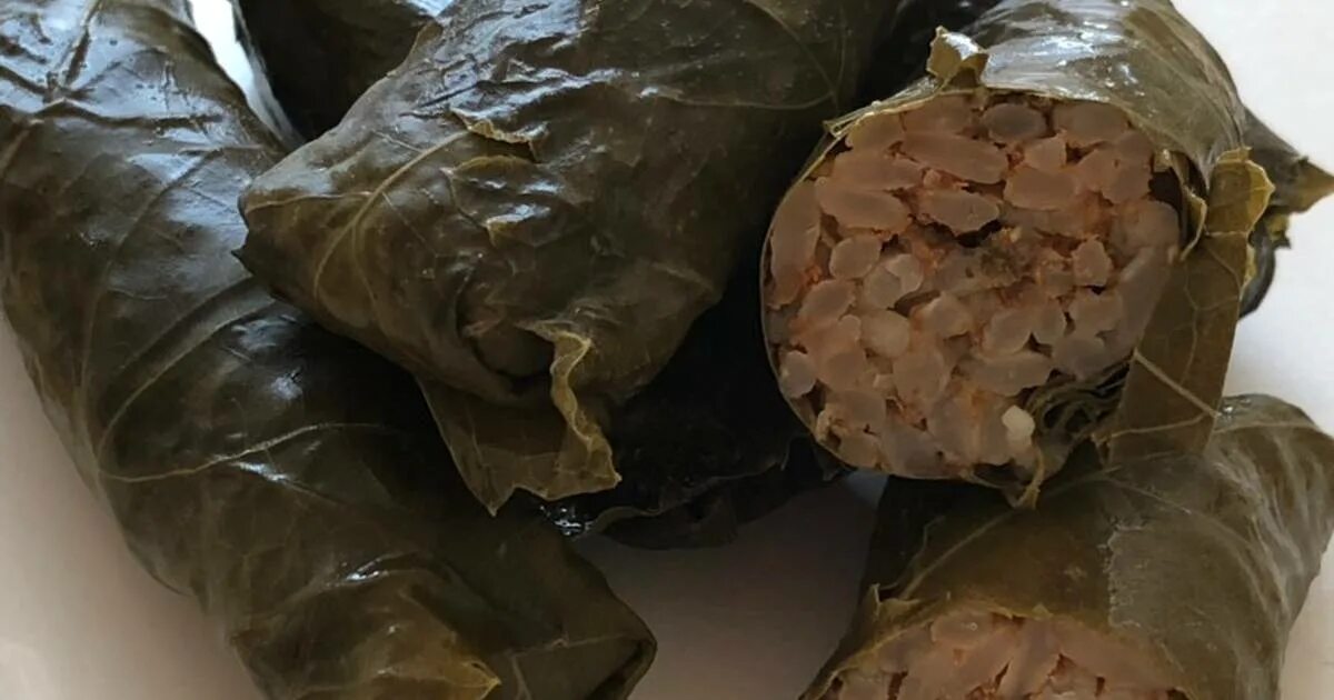 Сармы. Сарма с овощами. Сарма турецкое блюдо. Сарма из виноградных листьев. Долма.