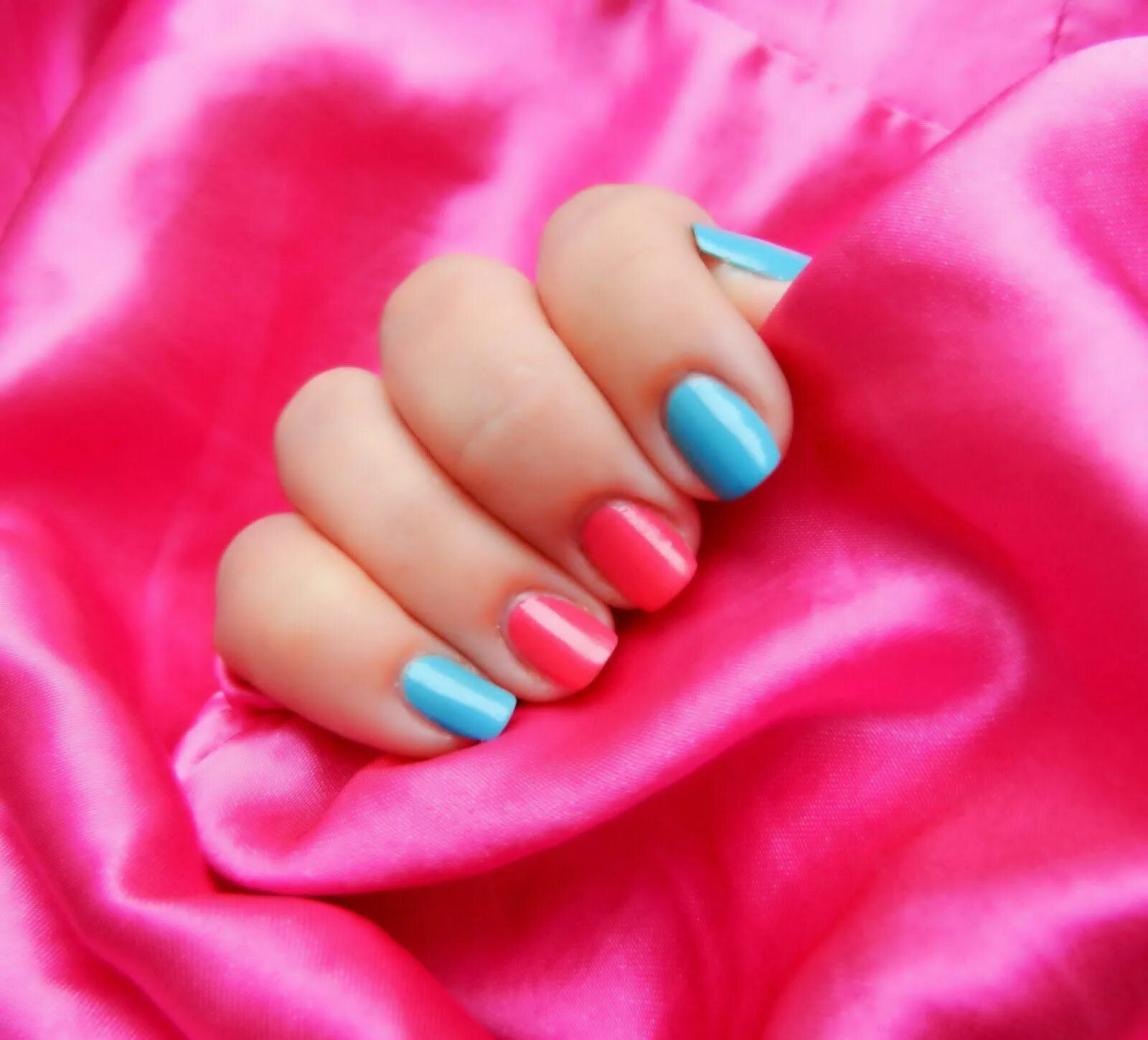 49 Different-Colored Nails and Mismatched Nail Ideas Worth Copying Confetti nail