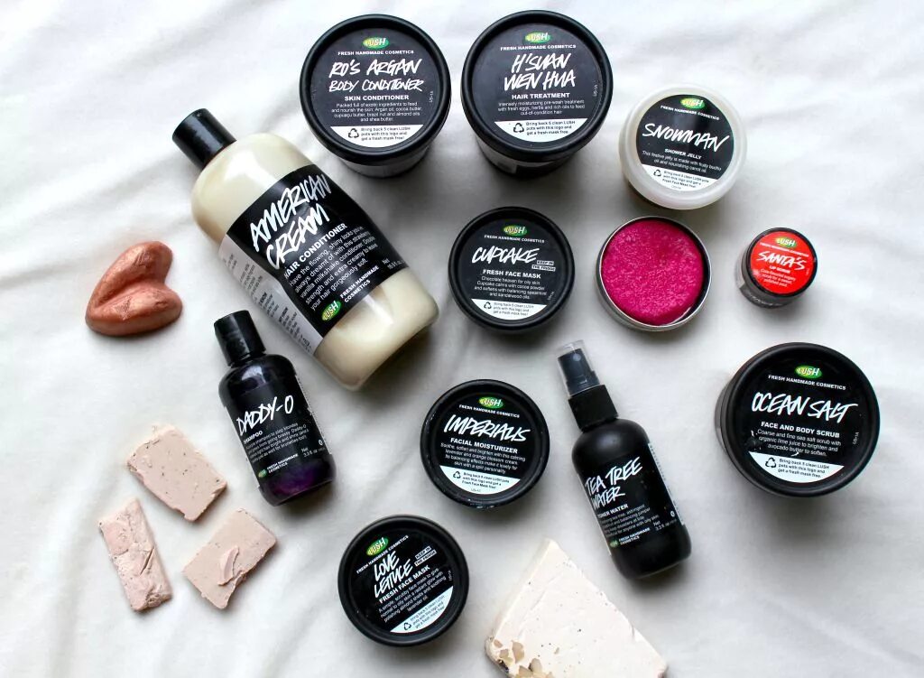 Косметика лаш купить. Лаш 1. Lush продукция. Лаш косметика. Продукты lush.