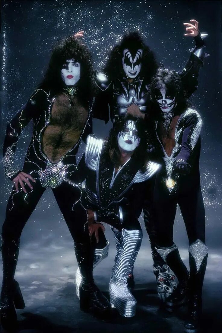 Группа Kiss. Группа Kiss 1973. Группа Kiss 2022. Группа Кисс в 1977 году. Музыка на телефон kiss kiss