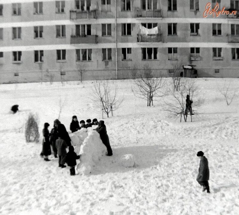 Советское детство снежки. Снежки в СССР. Снежная крепость СССР. Дети Снежная крепость СССР.