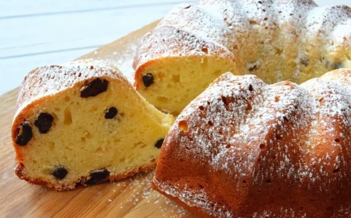 Кекс творожный с изюмом в духовке вкусный. Кекс. кекс с изюмом в духовке. кекс круглый. кекс с творогом и изюмом.