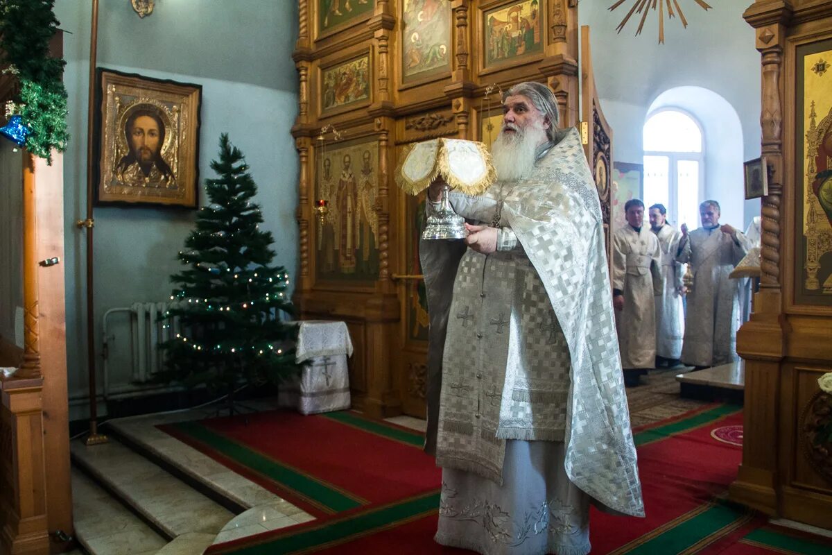 день памяти василия великого. служба в храме 13 января. обрезание господне в храме. служба в храме 13 января. соборная литургия.