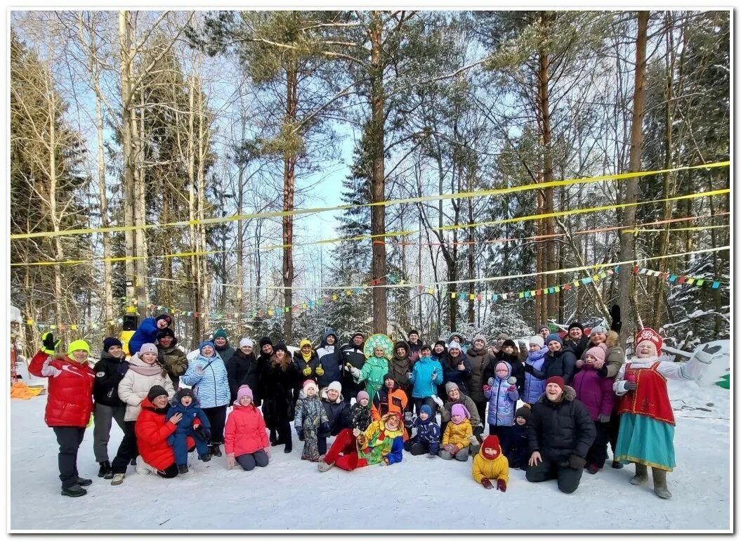 Масленица в пермском крае 2024. Отмечаем зимние праздники в Самаре. Масленица семья. Масленица Пермь. 108 Школа Пермь Масленица.