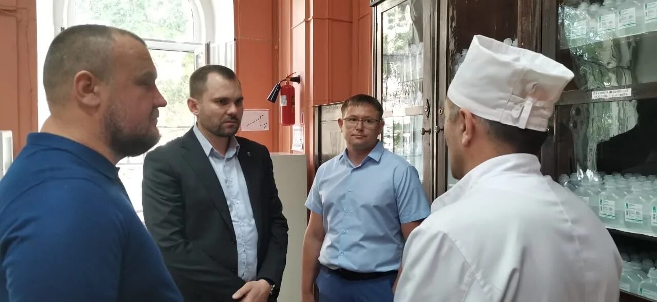 Депутаты подарили мясорубки. Главврач ОДКБ Астрахань.