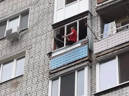 Сбросились с балкона