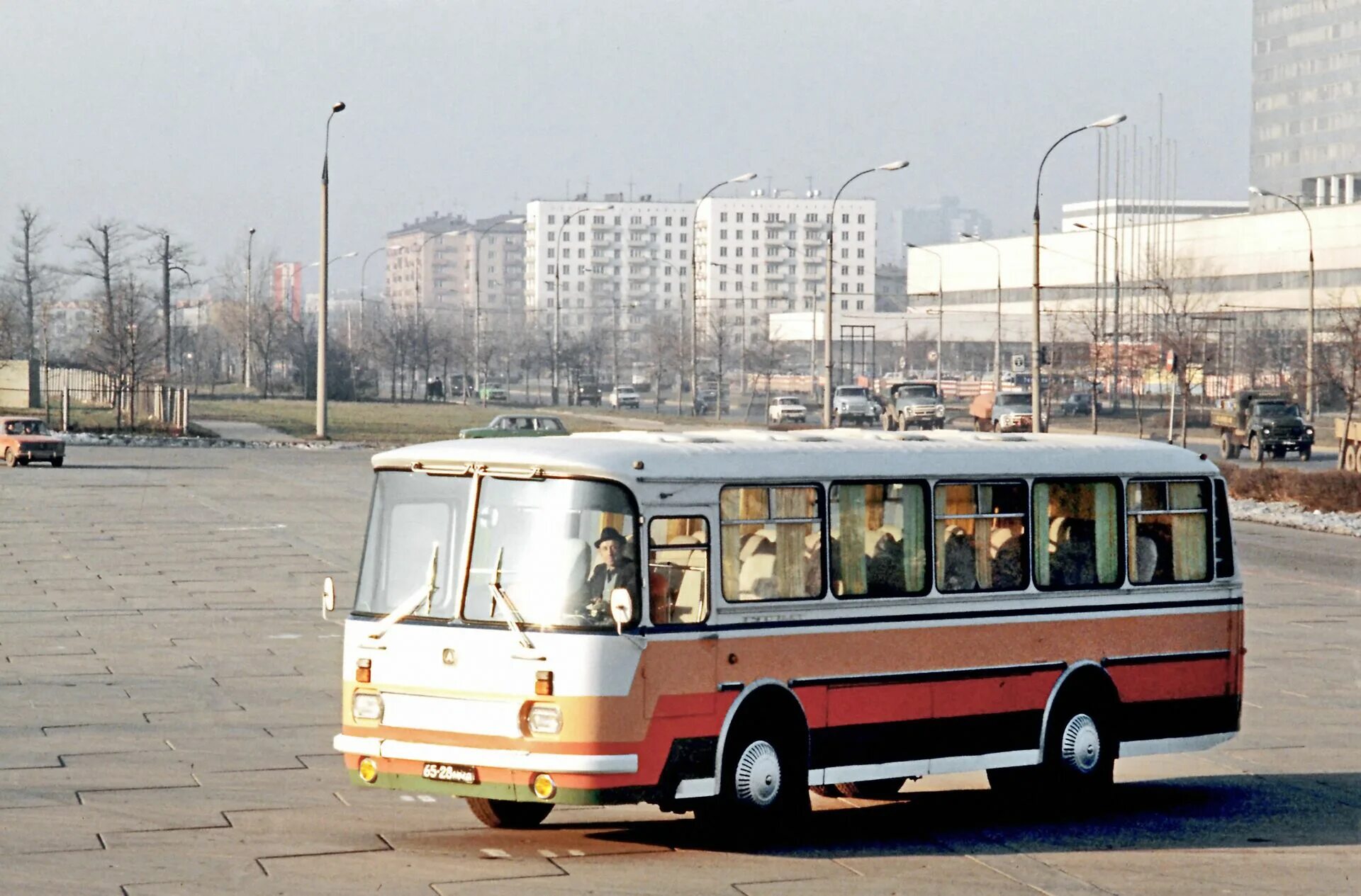 Первый автобус 80. ЛАЗ-697н турист. ЛАЗ-695 турист. Автобус ЛАЗ 697 Н турист. ЛАЗ-697 автобус автобусы ЛАЗ.